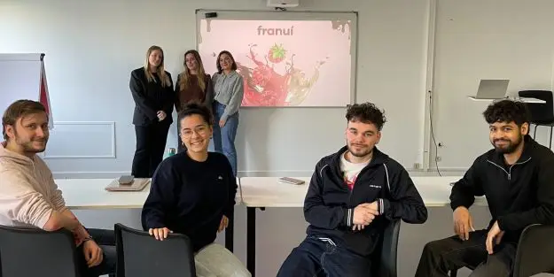 groupe d'étudiant lors d'un oral sur le campus ecofac le mans